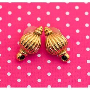 Vintage Elegant Royal Gold Tone Stud Earrings - P17